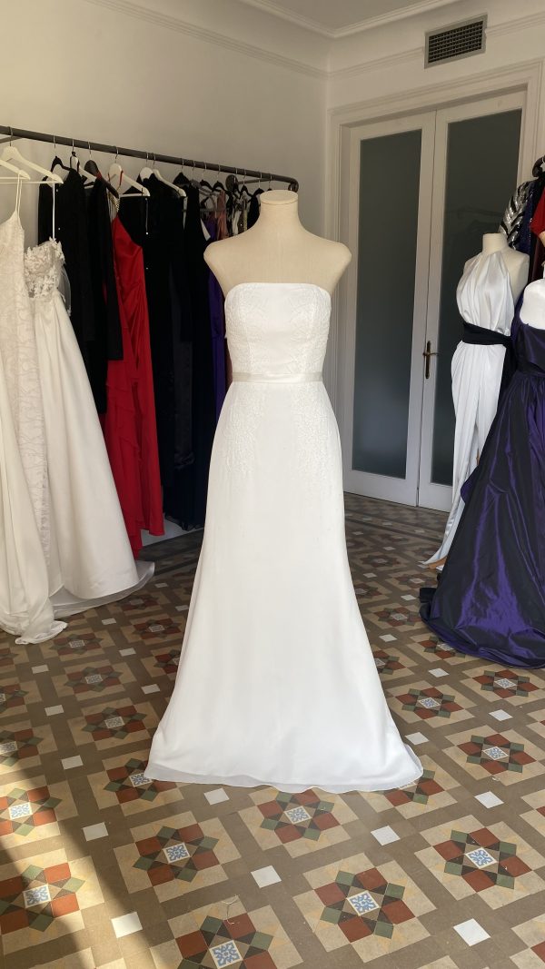 Vestido de novia nuevo con etiqueta.